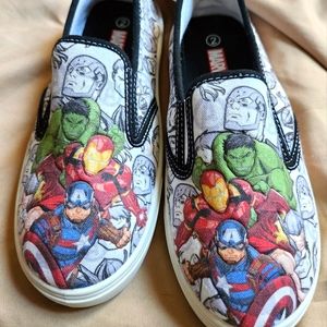 Marvel Avengers Canvas Shoes. NWT size 13 or 3. Slip-Ons
